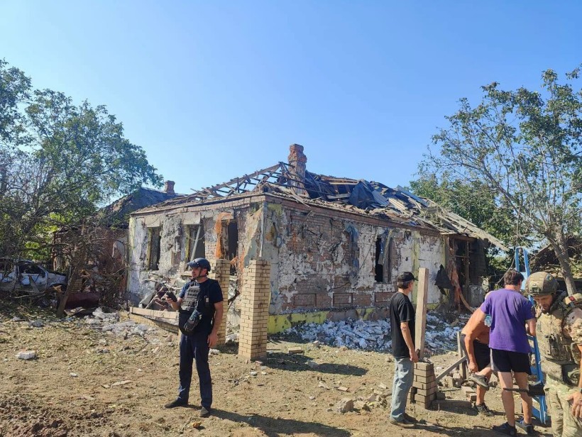 Зруйновані будинки після ворожого обстрілу