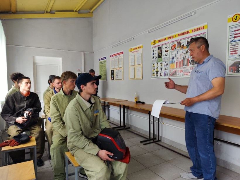 Конкурсанти регіонального етапу конкурсу WorldSkills Ukraine під час проходження інструктажу