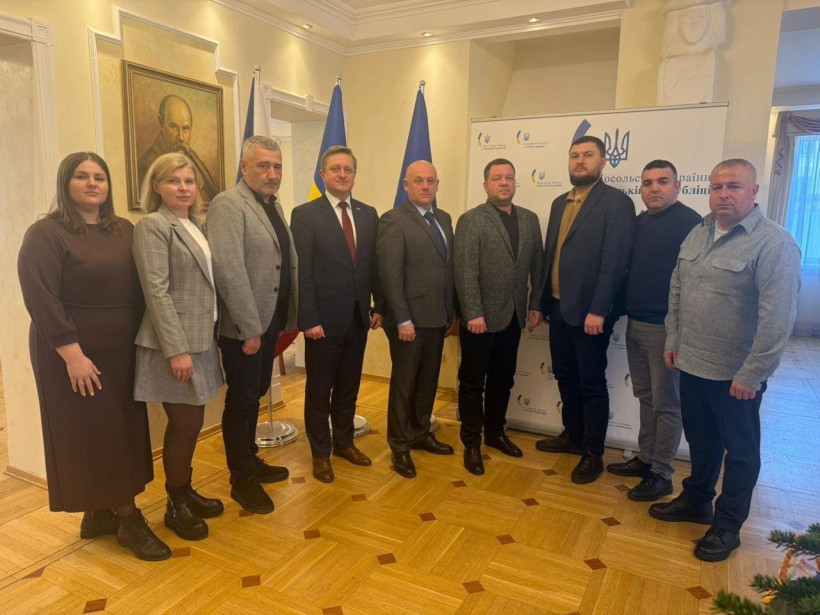 Делегація Донецької області до Краловоградецького краю Чехії на чолі з Юрієм Винокуровим зустрілась з Надзвичайним та Повноважним Послом України в Чехії Василем Зваричем