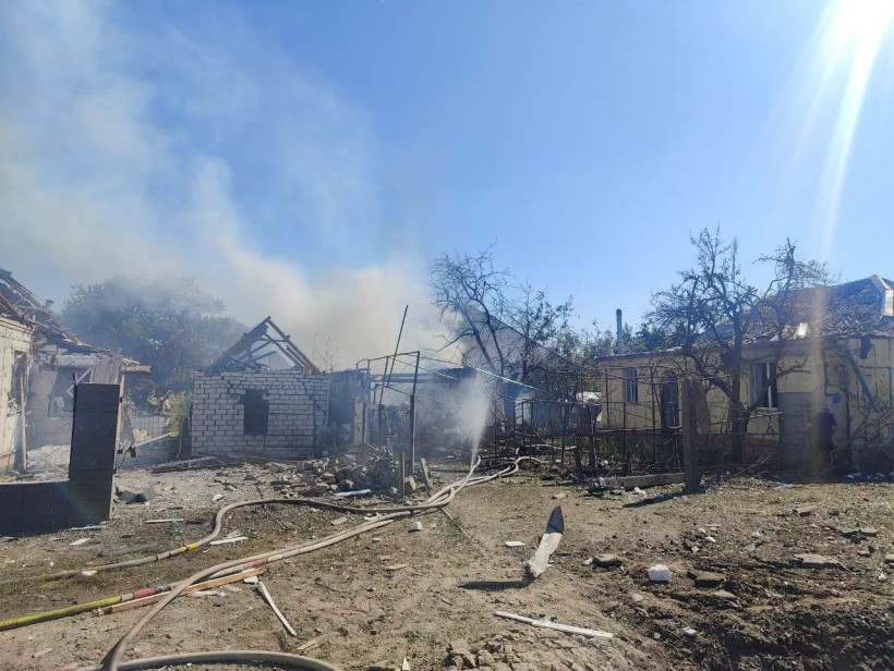 Зруйновані будинки після ворожого обстрілу