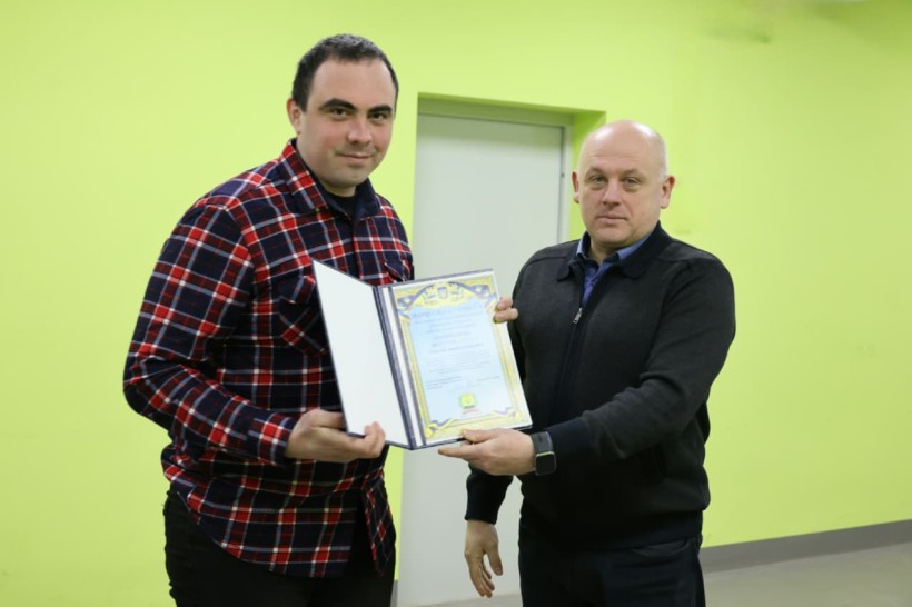 Перший заступник голови Донеччини Юрій Винокуров та працівник ЖКГ.