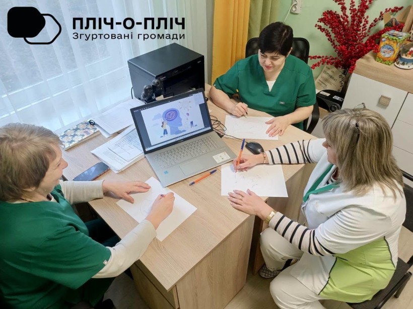 Представники громади беруть участь у тренінгу з подолання стресу