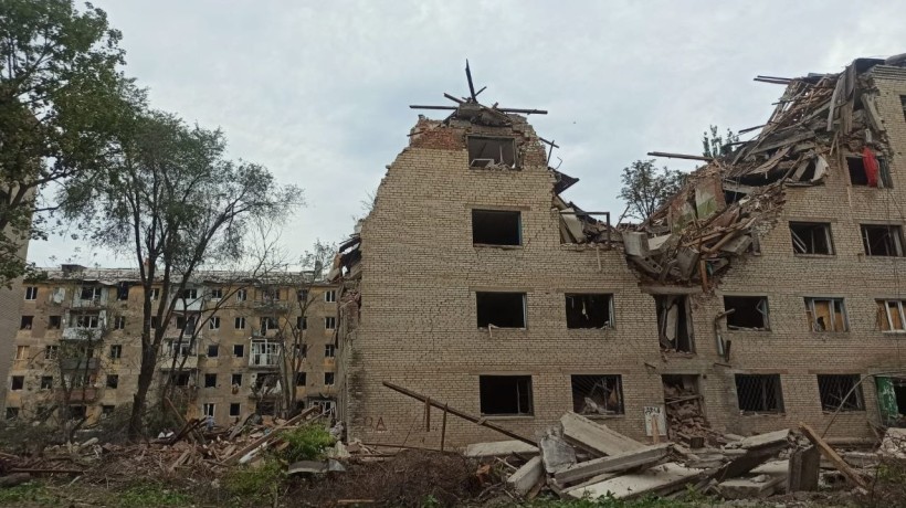 Зруйновані будинки внаслідок ворожого обстрілу Слов'янська