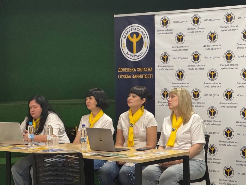 Центр зайнятості Донецької області консультує учасників заходу