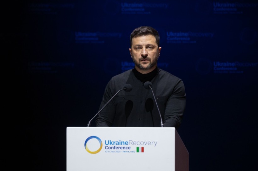Президент України Володимир Зеленський під час Конференції з питань відновлення України URC 2025.