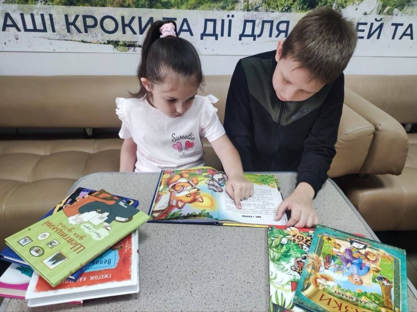 У гуманітарному центрі «З Торецьком у серці» юні читачі читають улюблені казки