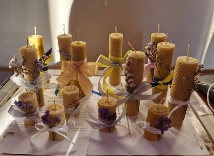 Екосвічки з вощини, які діти виготовили власноруч