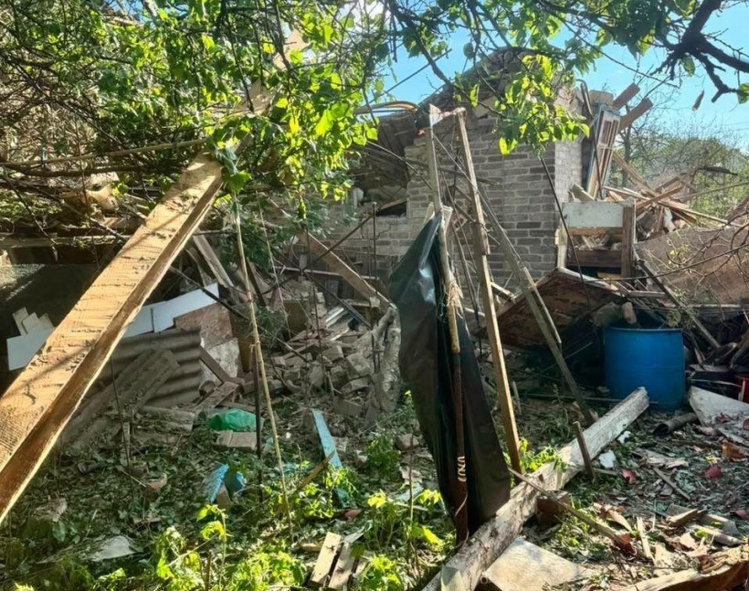 Зруйнований будинок після ворожого обстрілу