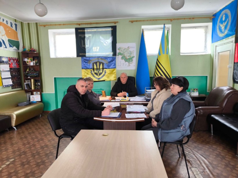 Начальник Лиманської міської військової адміністрації Олександр Журавльов та представники Лиманської міської ради розповідають про реалізацію ветеранської політики в громаді