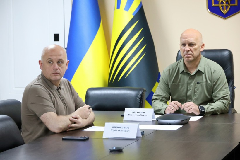 Юрій Винокуров та Вадим Філашкін під час наради з медиками та департаментом охорони здоров'я облдержадміністрації.