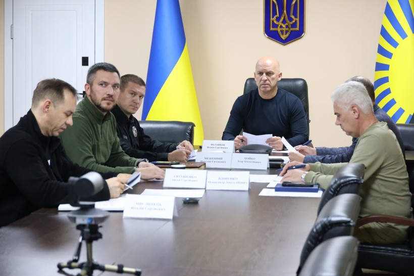 Члени засідання Ради оборони Донецької області