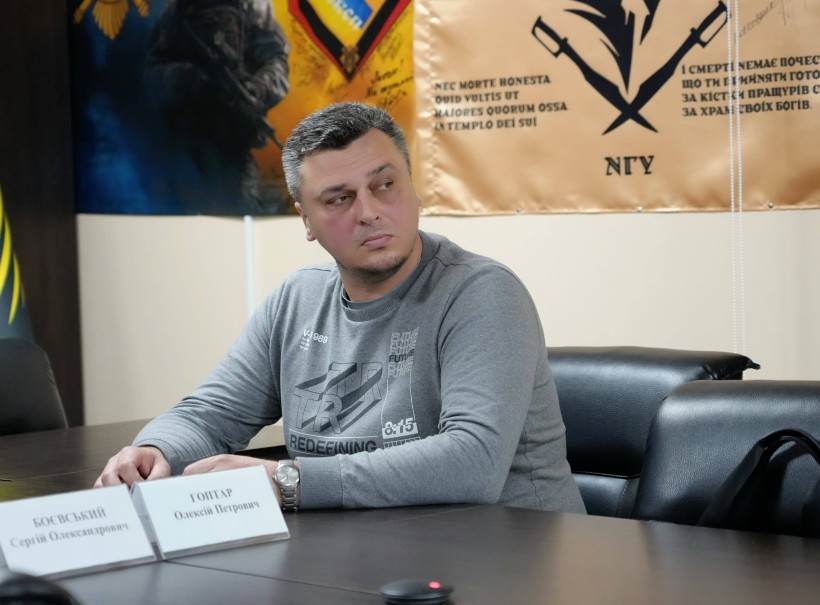 Олексій Гонтар бере участь у засіданні