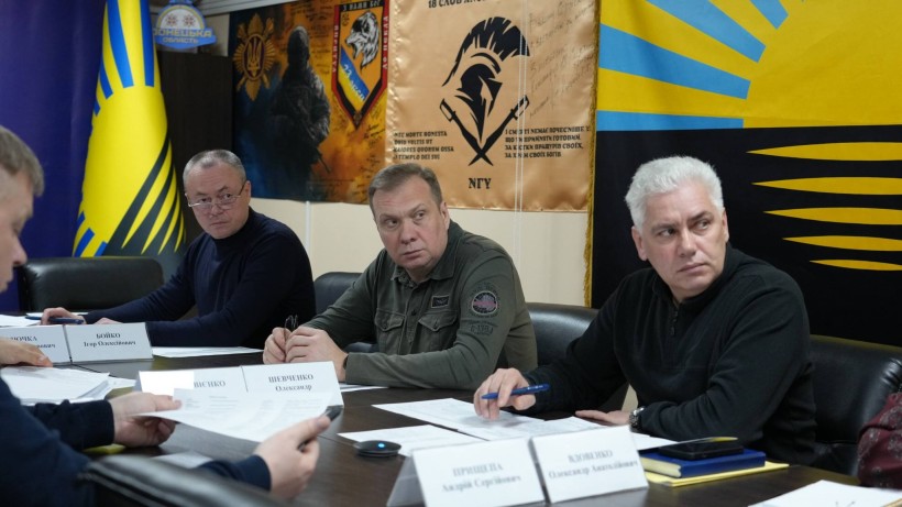 Ігор Бойко, Олександр Шевченко та Олександр Вдовенко Вадим Філашкін беруть участь у засіданні Ради оборони Донецької області