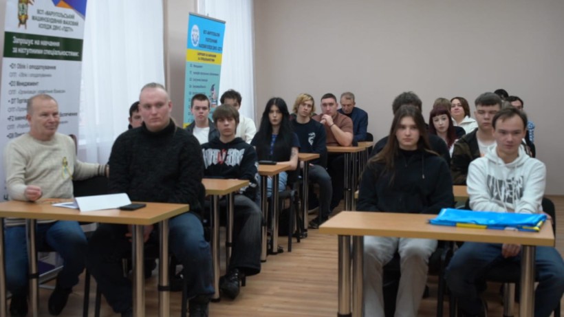 Учасники обласного урочистого заходу,  присвяченого Дню Державного Герба України