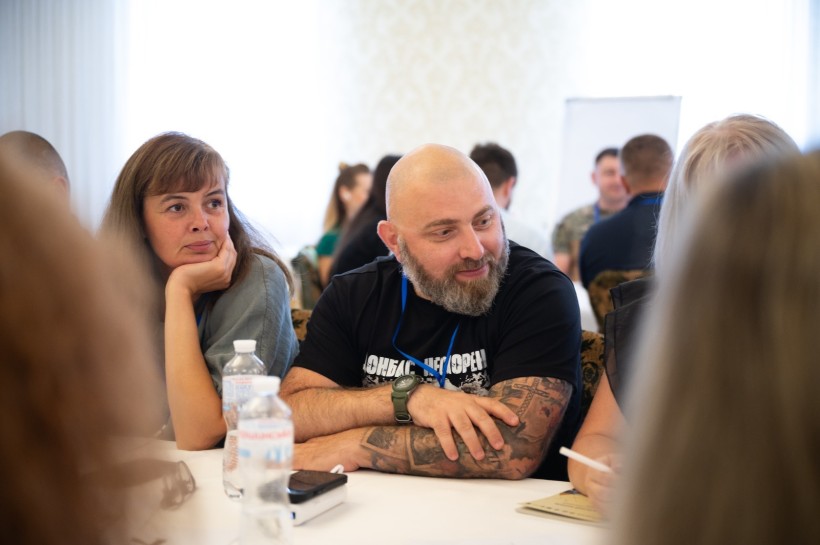Начальник управління з питань ветеранської політики облдержадміністрації Артур Насібян поділився досвідом Донецької області щодо формування та реалізації ветеранської політики в умовах воєнного стану та релокації