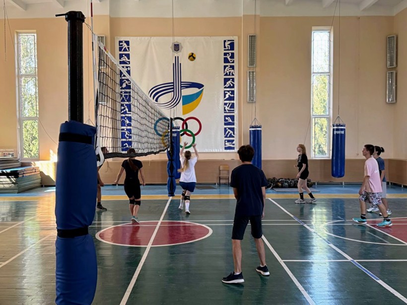 Заняття з волейболу на локації «Активного парку»
