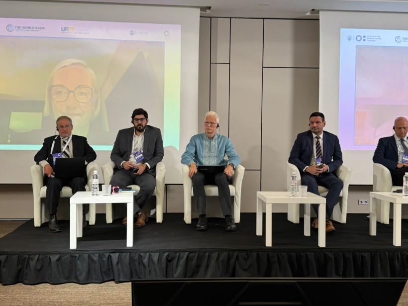 Спікери Міжнародного форуму «Пілотне впровадження профільної освіти: академічні ліцеї» під час виступу