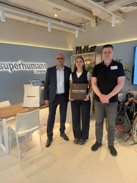 Представники обласної травми та Superhumans  під час зустрічі