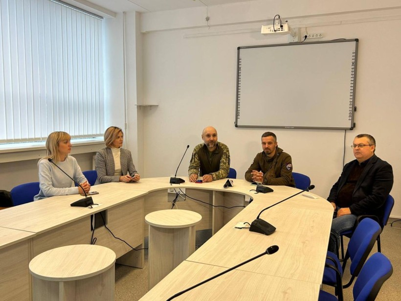 Музейники з військовими за круглим столом