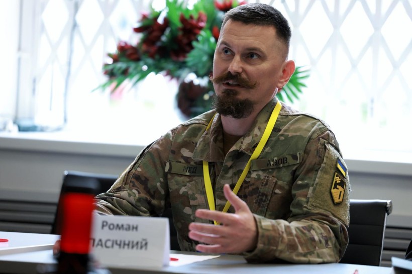 Учасник Всеукраїнської науково-практичної конференції з національно-патріотичного виховання під час пленарного засідання