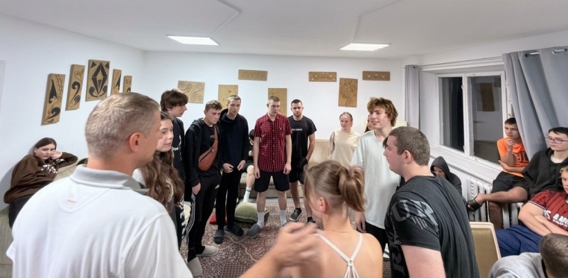 Студенти Краматорського вищого професійного училища під час очного виробничого навчання у селищі Коропець