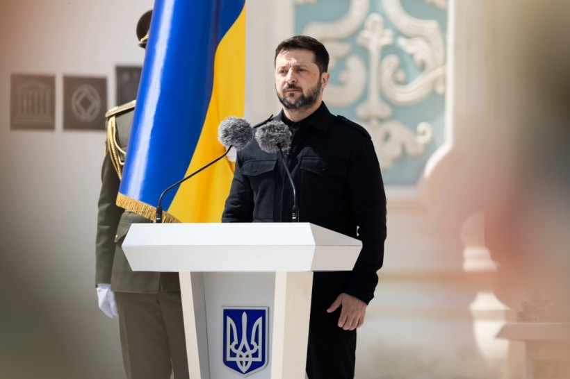 Президент України Володимир Зеленський під час виступу до Дня Конституції.