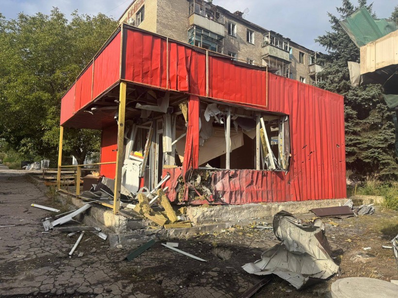 Зруйнований ворожим обстрілом магазин