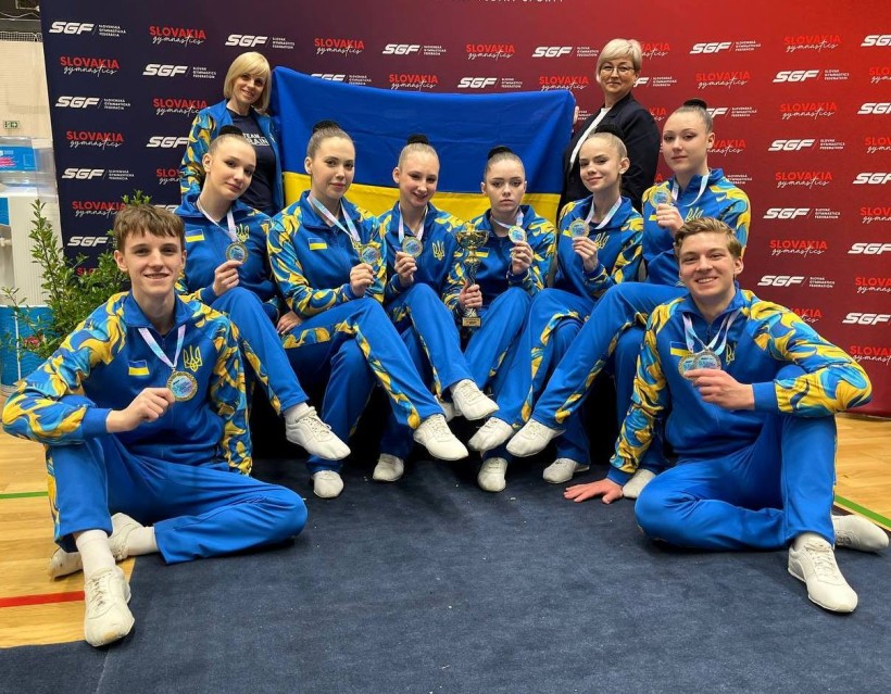 Члени збірної Донецької області , спільне фото з прапором України