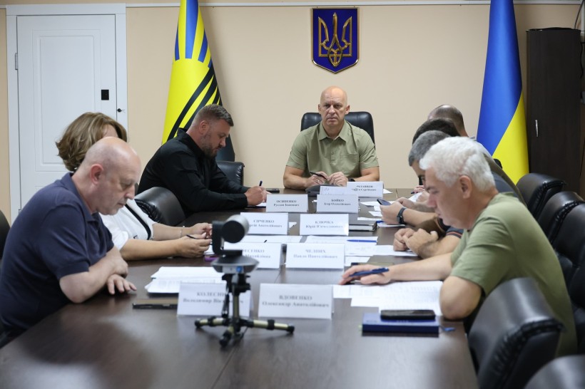 Вадим Філашкін головує на засіданні Ради оборони Донецької області