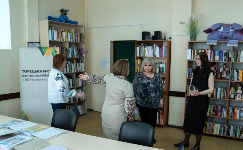 Спілкування представників адміністрації та працівників хабу.