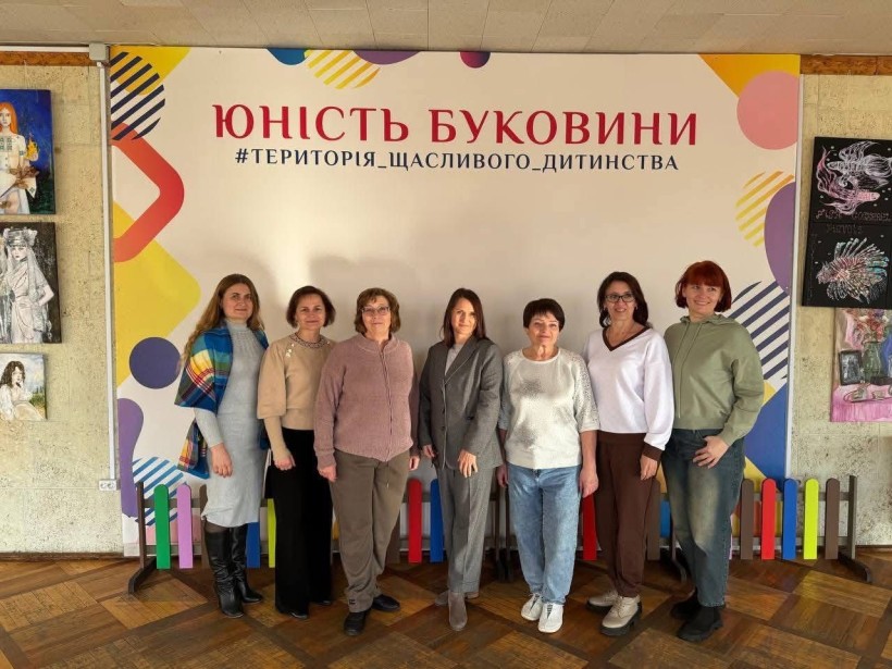 Педагогічна команда Центру дитячої та юнацької творчості м. Добропілля під час візиту до Чернівців