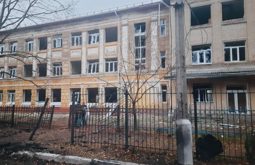 Зруйнована школа після ворожого удару