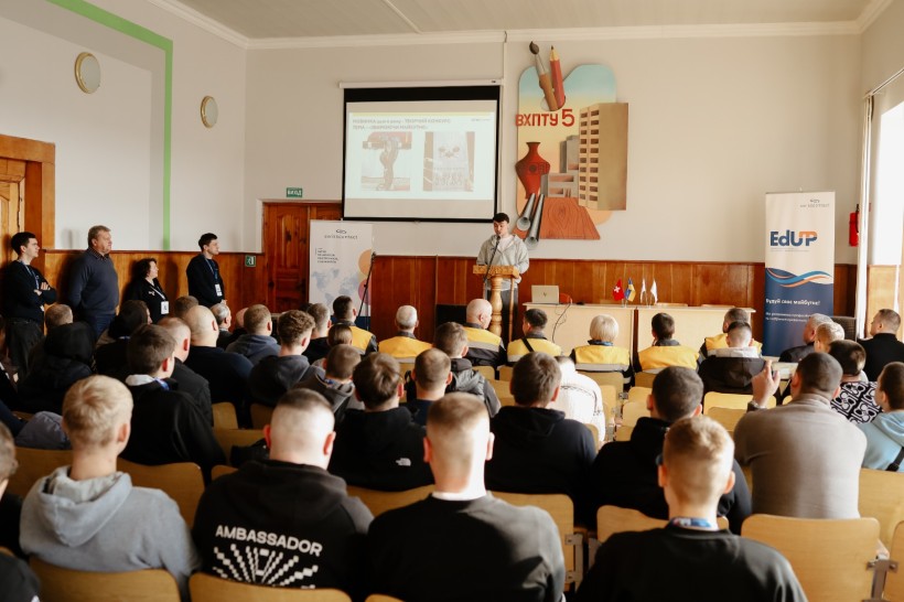 Учасники всеукраїнського конкурсу EdUP Welding Cup 2026 під час відкриття