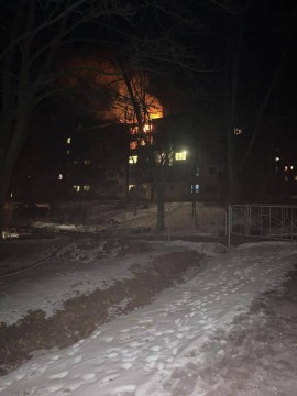 Пожежа в житловому будинку після ворожого обстрілу