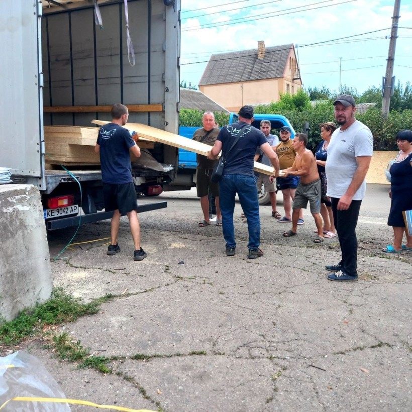 Благодійна організація благодійний фонд «ЯНГОЛИ СПАСІННЯ» забезпечують населення, яке постраждало внаслідок військових дій продуктовими наборами та будівельними матеріалами