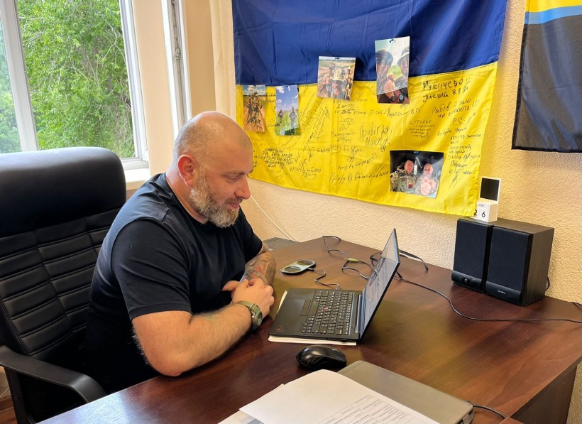 Начальник управління з питань ветеранської політики облдержадміністрації Артур НАСІБЯН під час обговорення напрямів взаємодії задля підтримки звільнених з полону та важкопоранених військовослужбовців