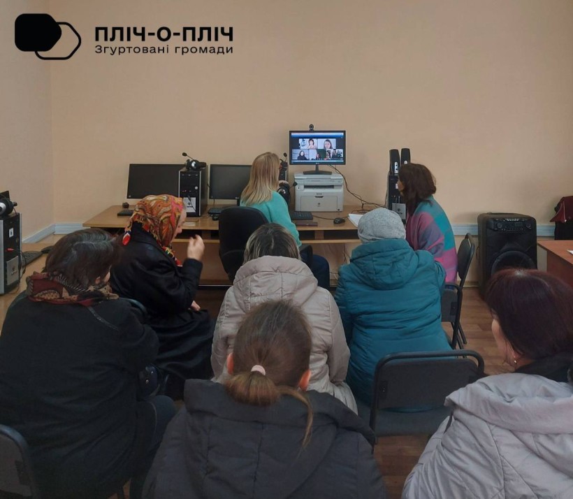 Жителі Торецької громади в бібліотеці прийшли на онлайнову зустріч з фахівцями соціального напрямку