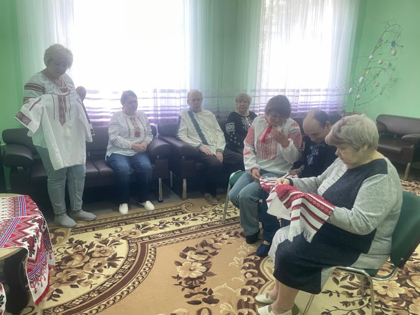 Онлайн-презентація «День вишиванки в Україні традиції і свята» для мешканців
