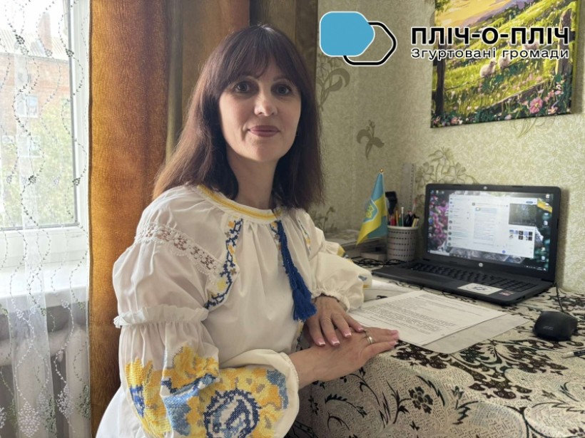 Учасниця зустрічі у вишиванці