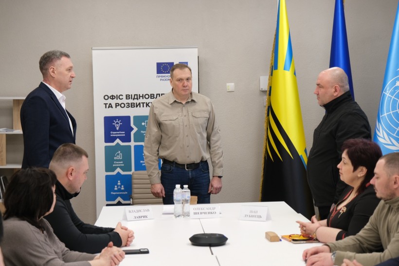 Заступник голови Донецької ОДА Олександр Шевченко предсталяє начальника новоствореної Волноваської міської військової адміністрації — Івана Лубінця.