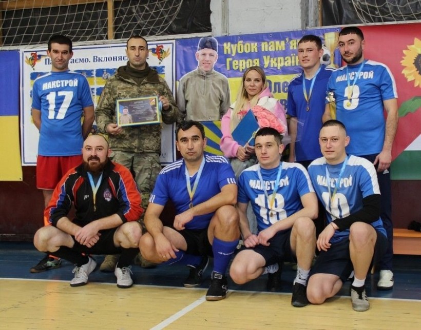 Ганна Адамовська разом із командою переможців «Макстрой»