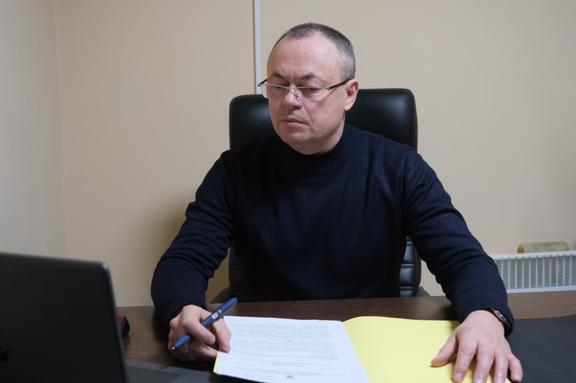 Заступник голови Донеччини Ігор Бойко на нараді. Сидить за столом.