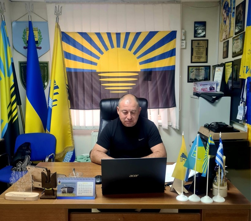 Начальник Сартанської селищної військової адміністрації Олександр Куркчи привітав присутніх та відзвітував щодо ветеранських програм