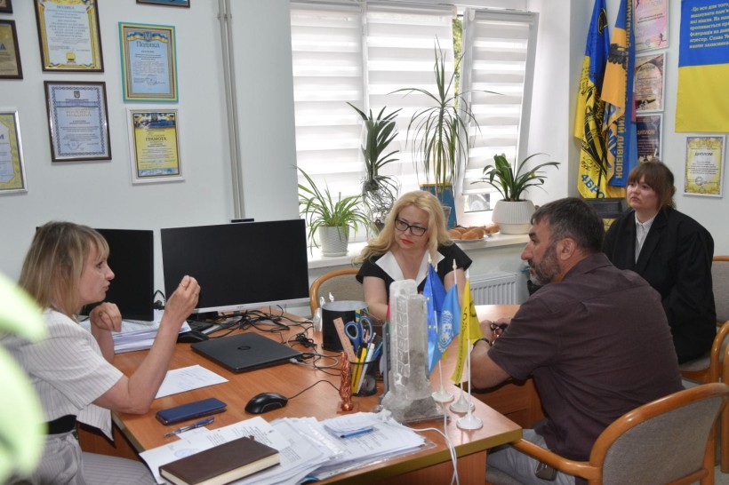 Освітяни Бахмутського центру професійно-технічної освіти під час відвідин їх закладу Голдою Віноградською