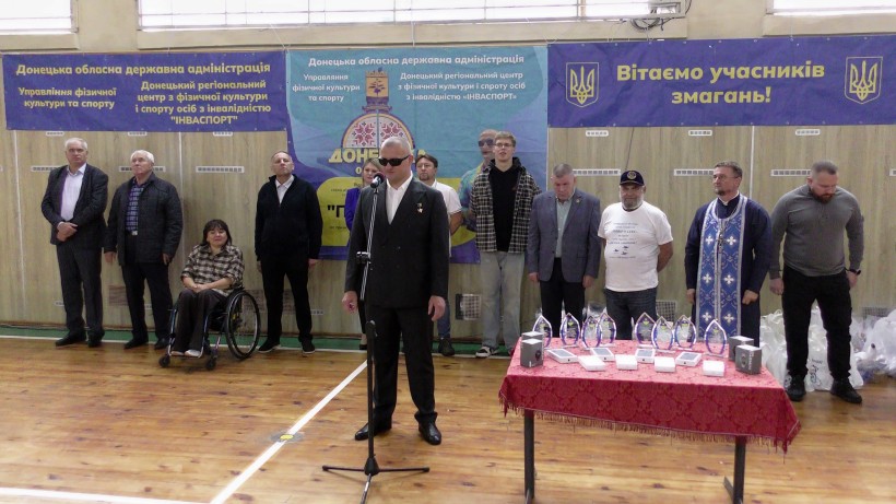 Віктор Смирнов звертається до учасників XV відкритого турніру з пара плавання на його призи