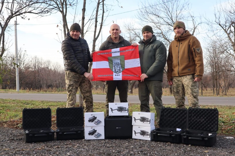 Голова Донецької ОДА Вадим Філашкін і бійці 59 ОМБр з дронами