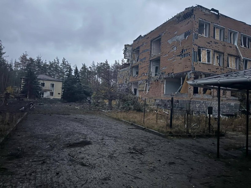Зруйнований ворогом будинок
