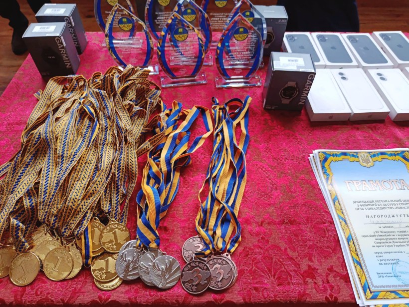 Нагороди для переможців і призерів змагань з пара плавання