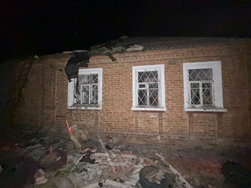 Пошкоджений будинок після ворожої атаки