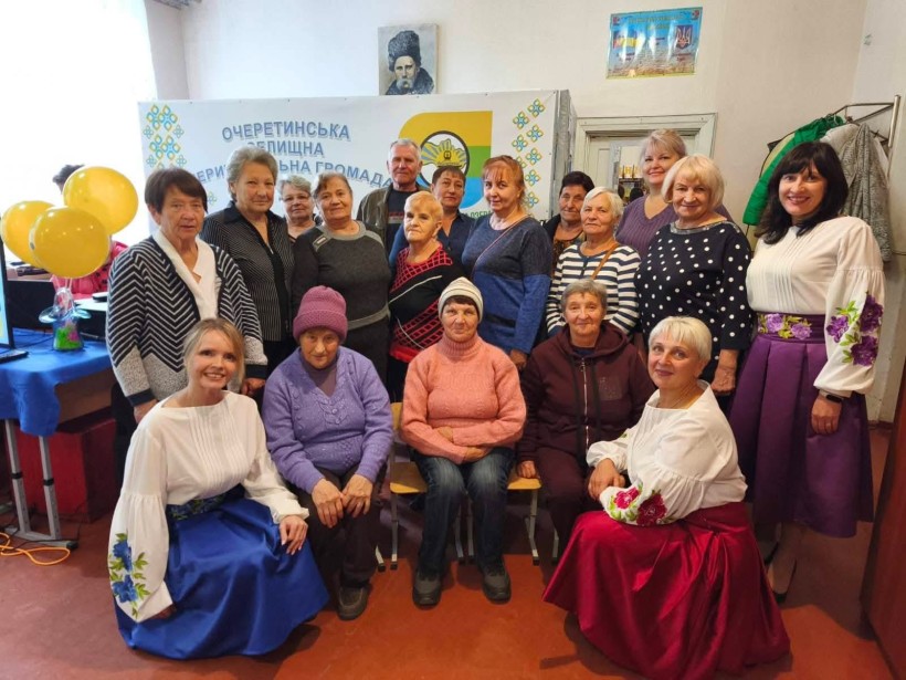 У Міжнародний день людей похилого віку донеччани завітали до гуманітарного хабу Очеретинської громади (м. Камянське), де відчули тепло сердець та цікаво провели час.